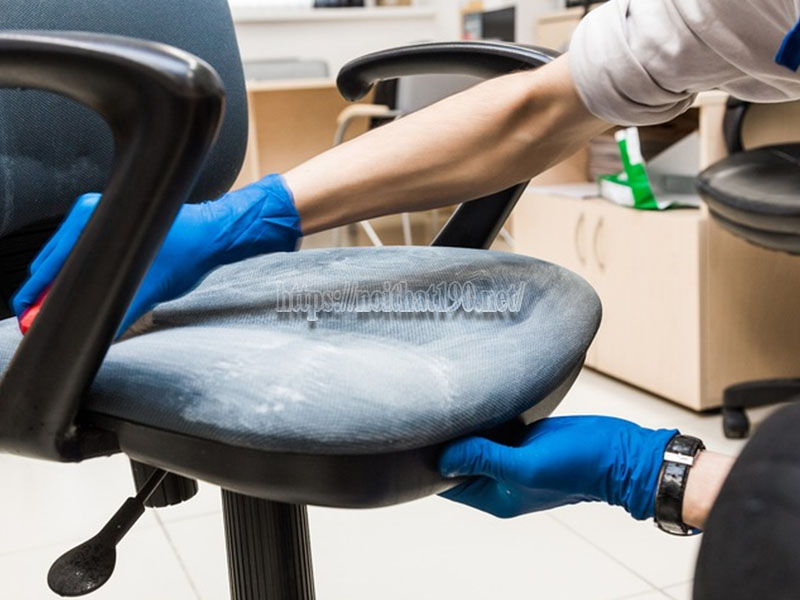 Cách vệ sinh ghế văn phòng đúng cách