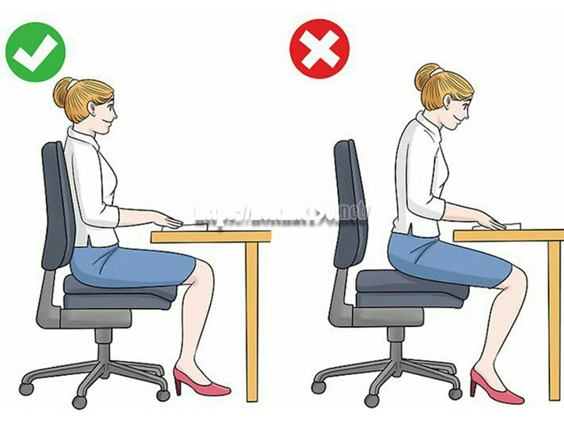 Ngồi ghế văn phòng sai tư thế gây đau lưng