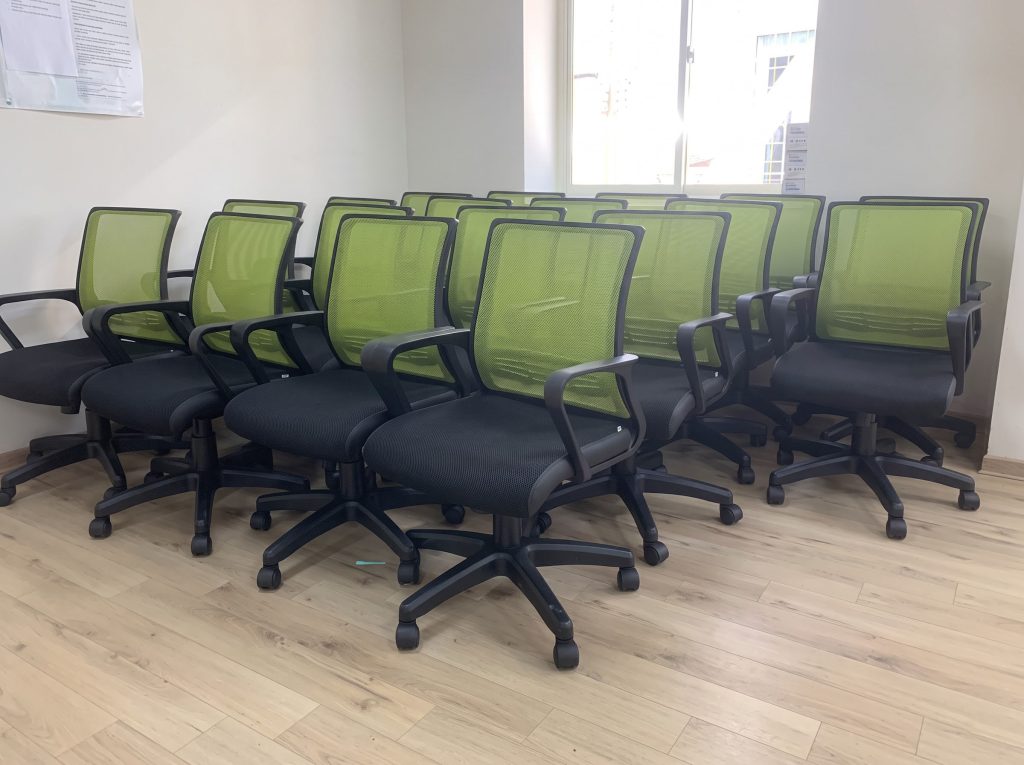 bàn nhân viên 190 thuộc phân khúc giá nào
