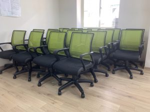 bàn nhân viên 190 thuộc phân khúc giá nào